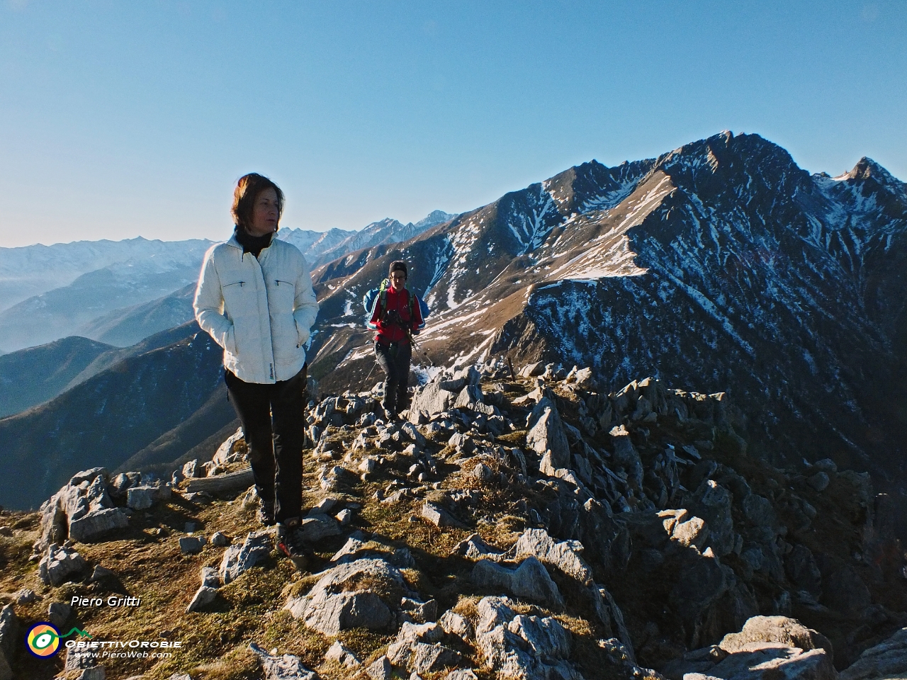 72 Dalla vetta del Berlinghera vista in Termenone e Pizzo Sasso Canale .JPG